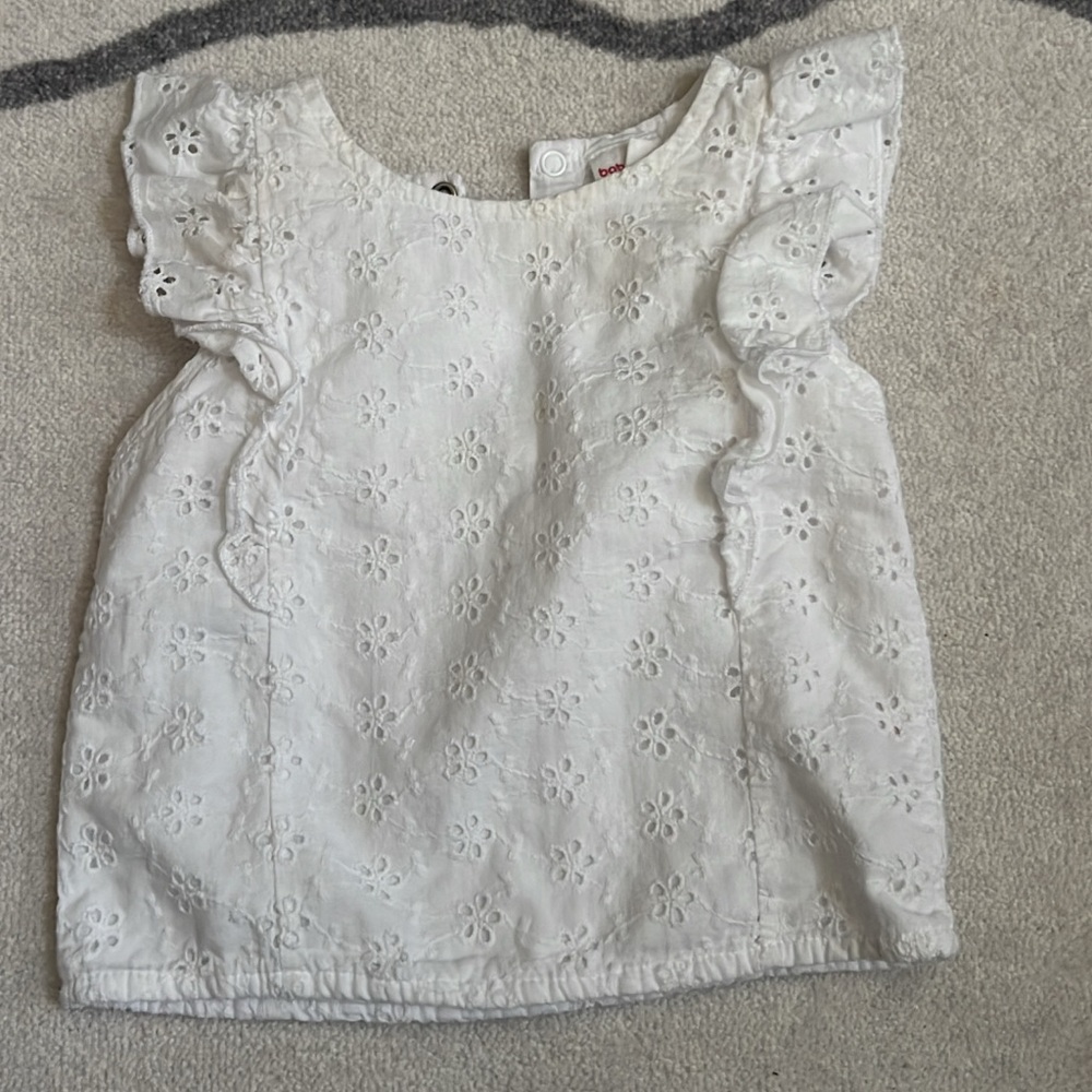 Elegant White Eyelet Top with Ruffle Sleeves